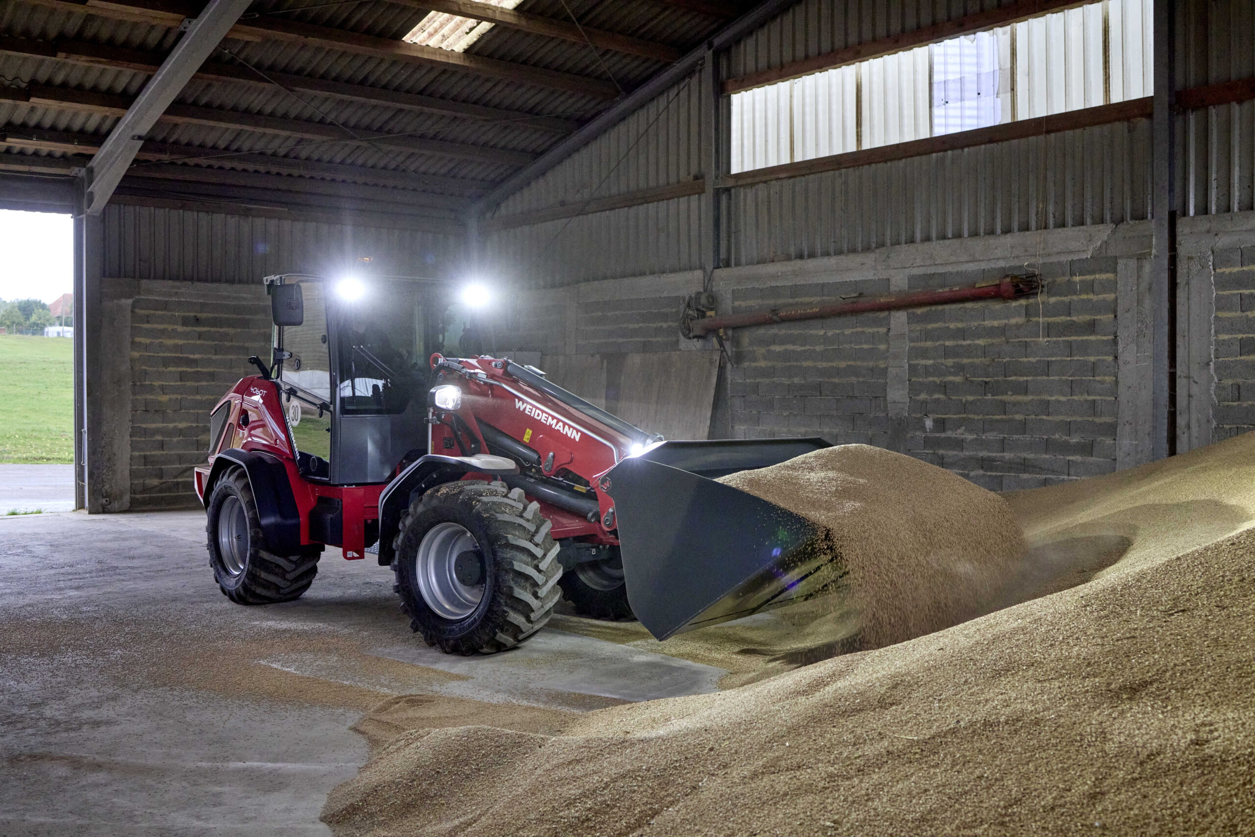 WM_image_4060T_Kabine_Leichtgutschaufel_12A6171_action (1)