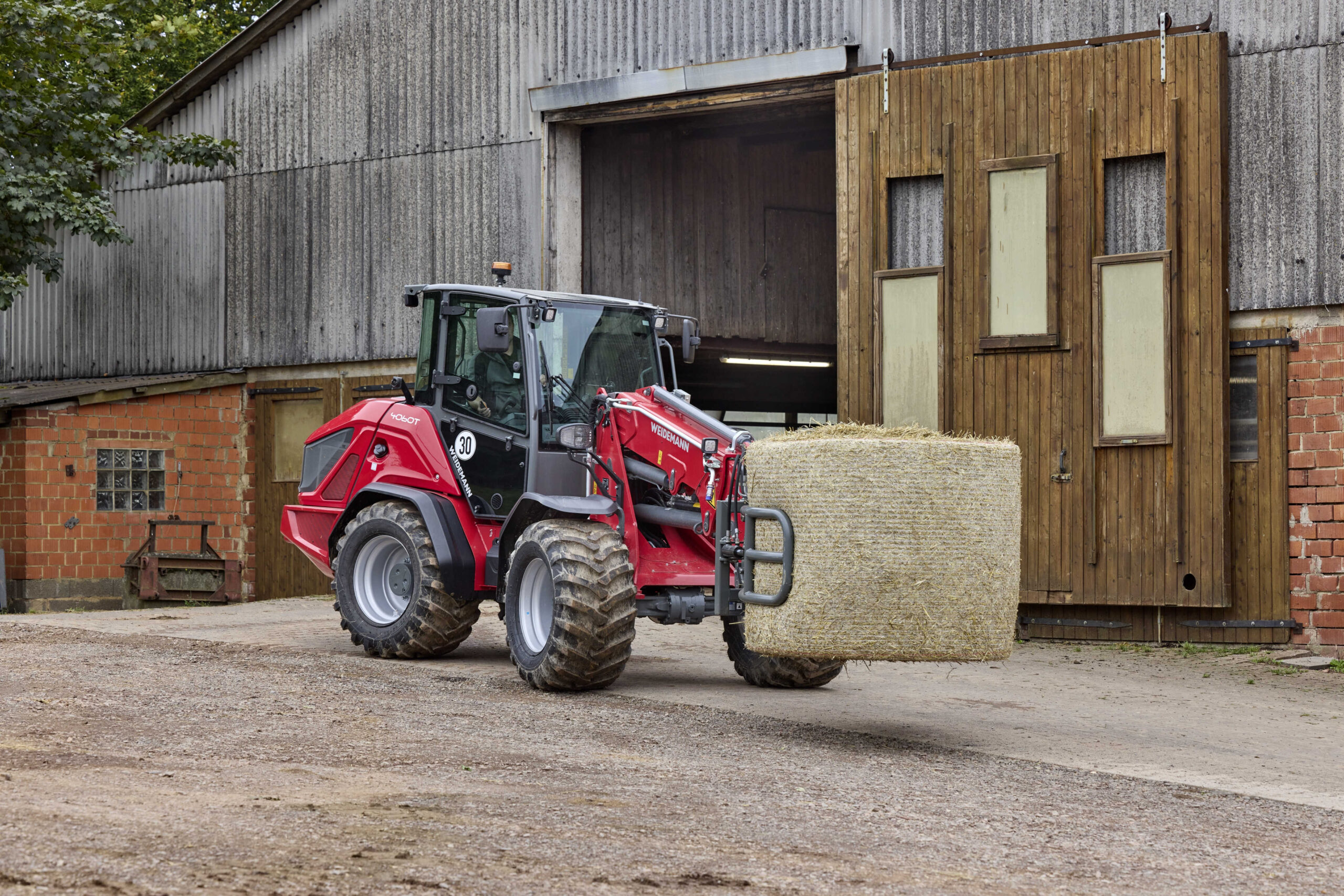 WM_image_4060T_Kabine_Rundballenzange_12A7209_action