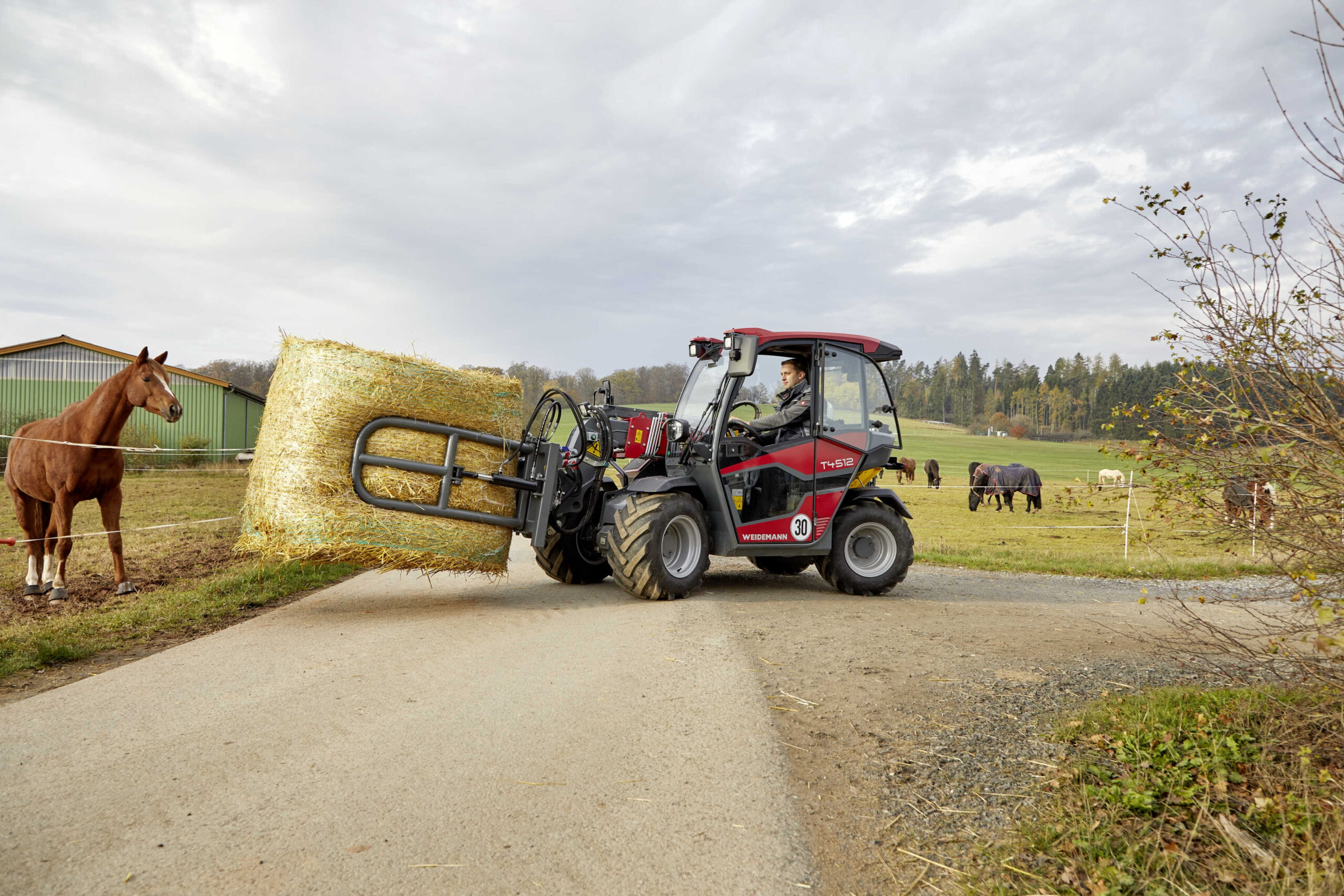 WM_image_T4512_stage_V_Rundballenzange_QK8A0476_action (1)